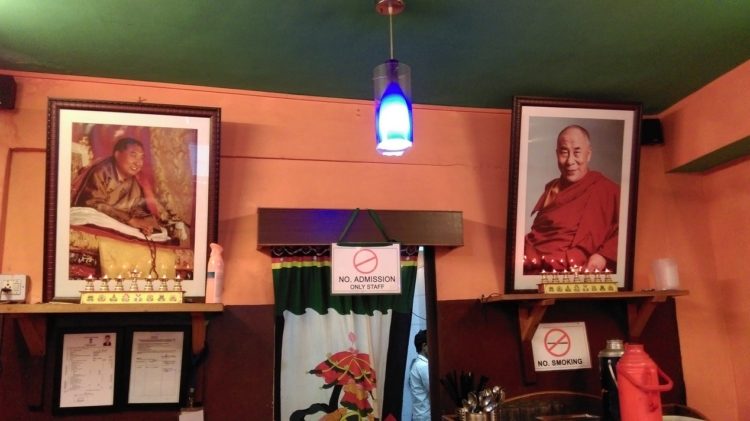 　圖說:十世班禪(左)與達賴喇嘛的照片